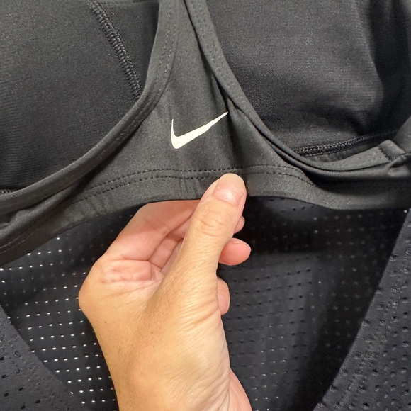 Nike Black Perforated Tank Top‎ - Picture 6 of 6